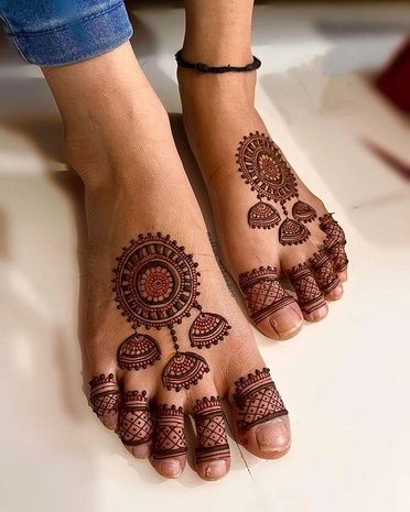 Minimal Leg Mehndi Designs